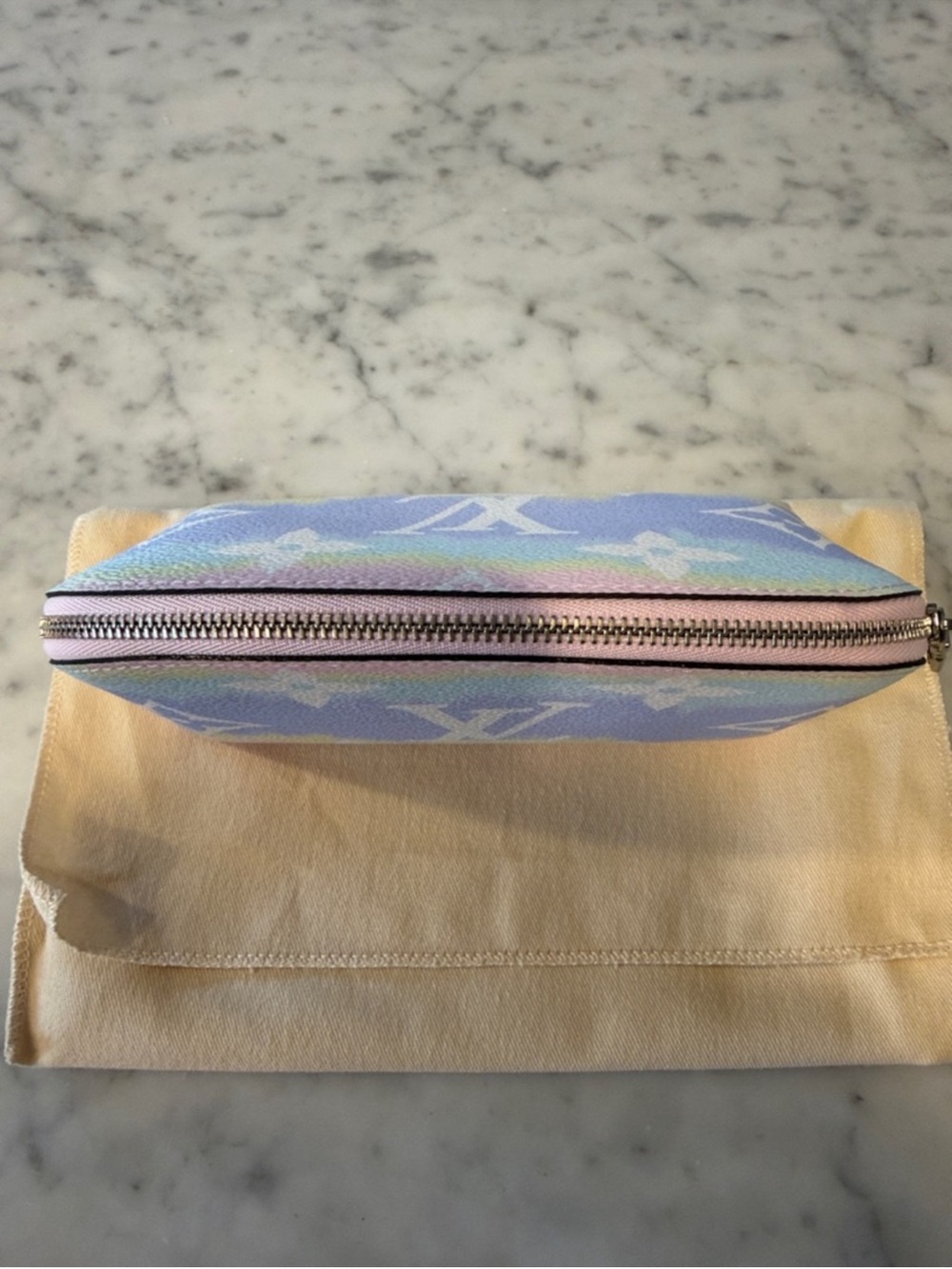 Authentic NWT Louis Vuitton Escale Cosmetic Pouch PM - Picture 5 of 15